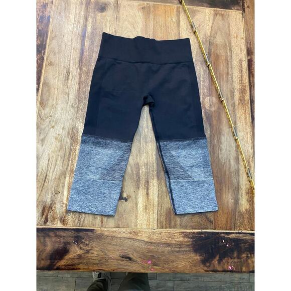 Lululemon Blue Seamlessly Street Ombre Stretch Yoga Crop Leggings Size 8 - Picture 4 of 5